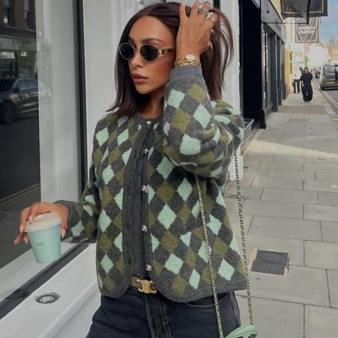 Kofta dam – kort grön stickad med knappar