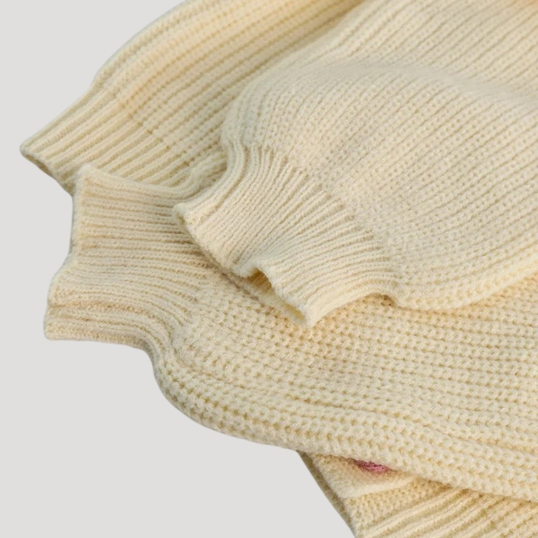 Kofta dam – stickad cardigan med knappar och jordgubbsmönster