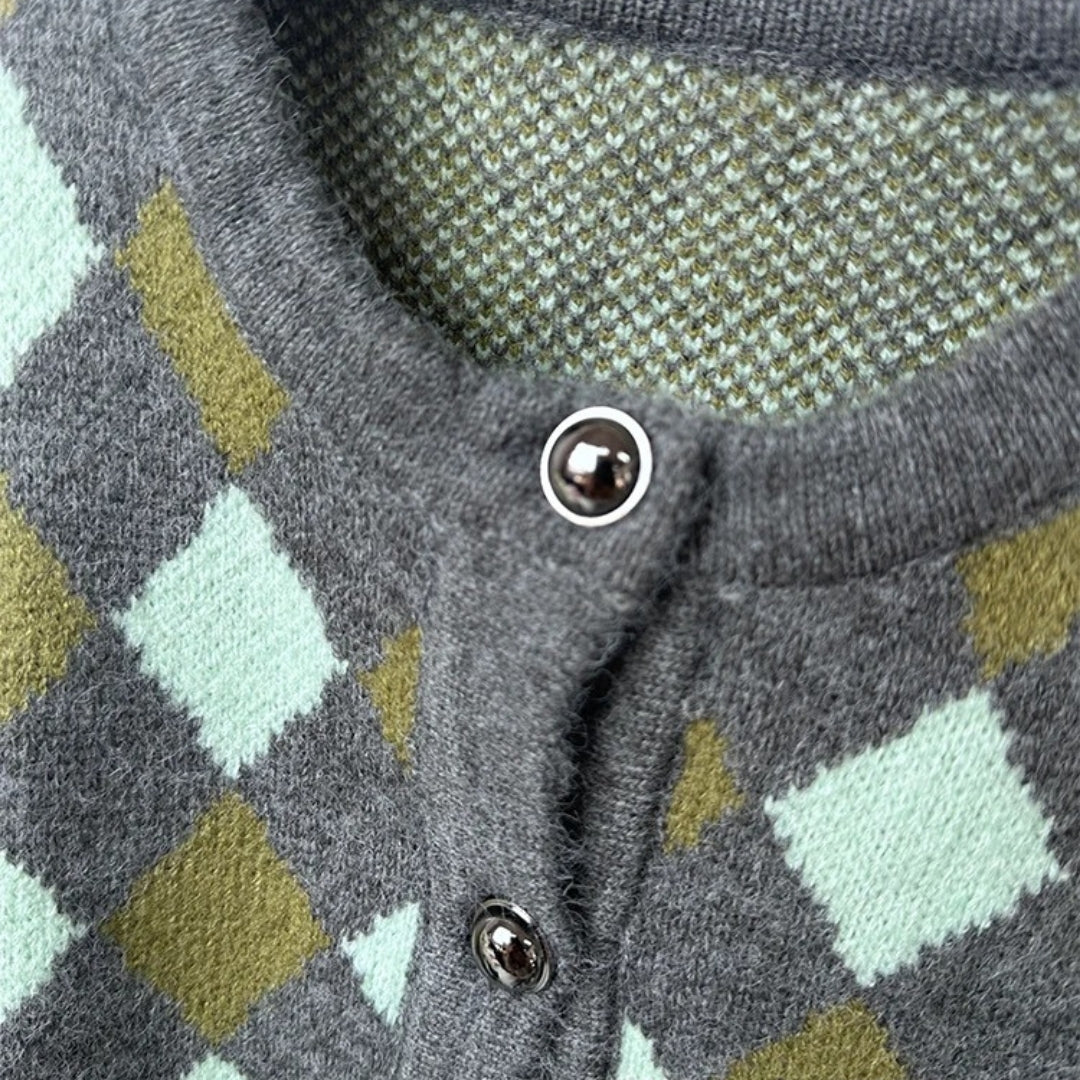 Kofta dam – kort grön stickad med knappar