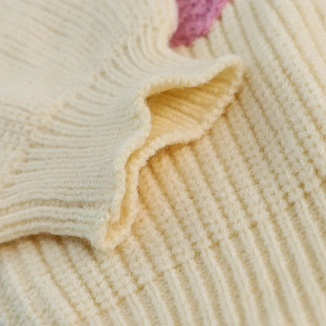 Kofta dam – stickad cardigan med knappar och jordgubbsmönster