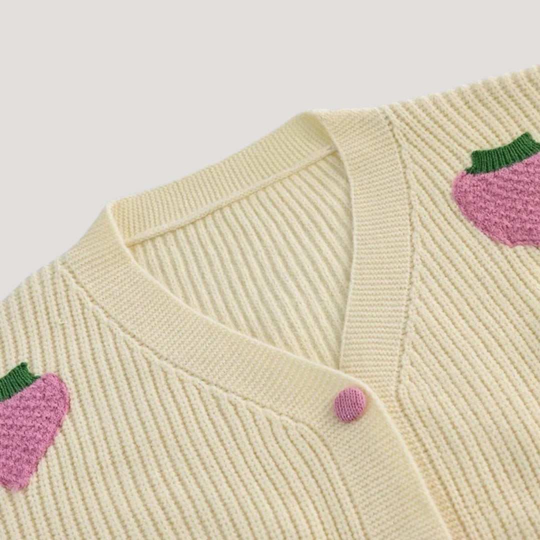 Kofta dam – stickad cardigan med knappar och jordgubbsmönster