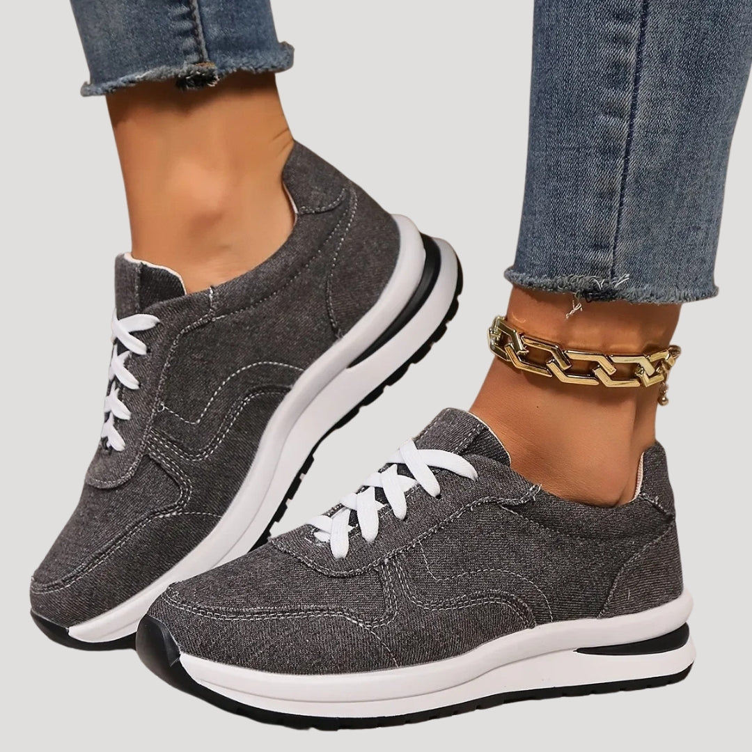 Sneakers dam – denimlook med snörning och dämpning