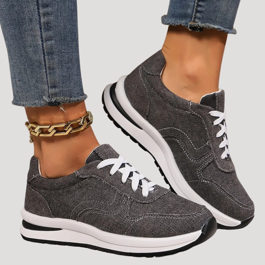 Sneakers dam – denimlook med snörning och dämpning