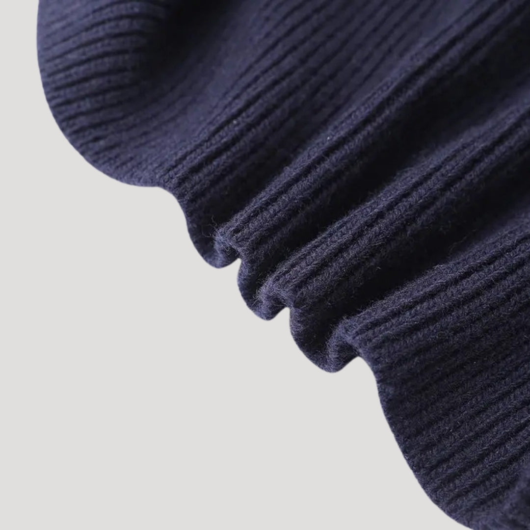Kofta dam – mörkblå stickad cardigan med denimdetaljer