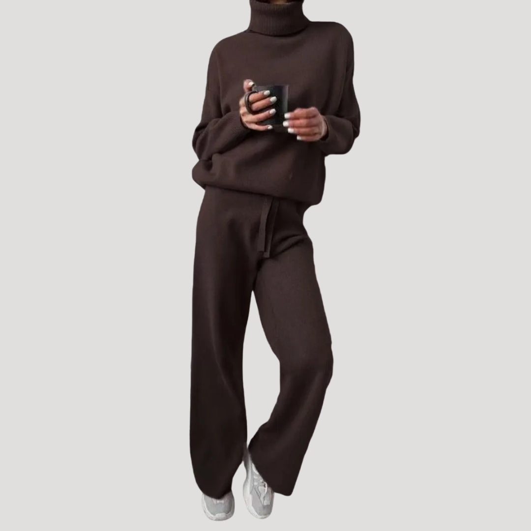 Dam stickat set polotröja och byxor