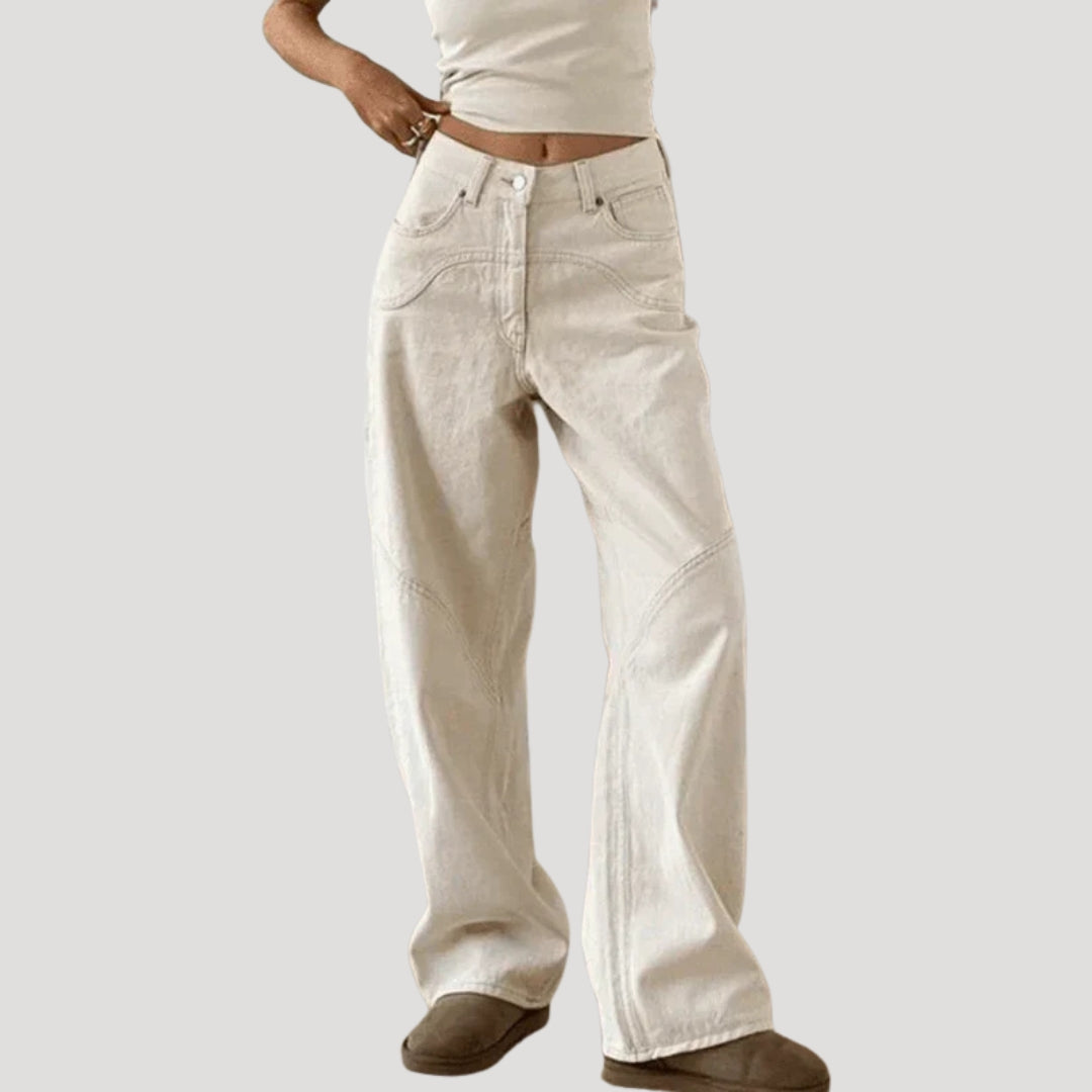 Dam högmidjade vita denimjeans med raka ben och dekorativa sömmar