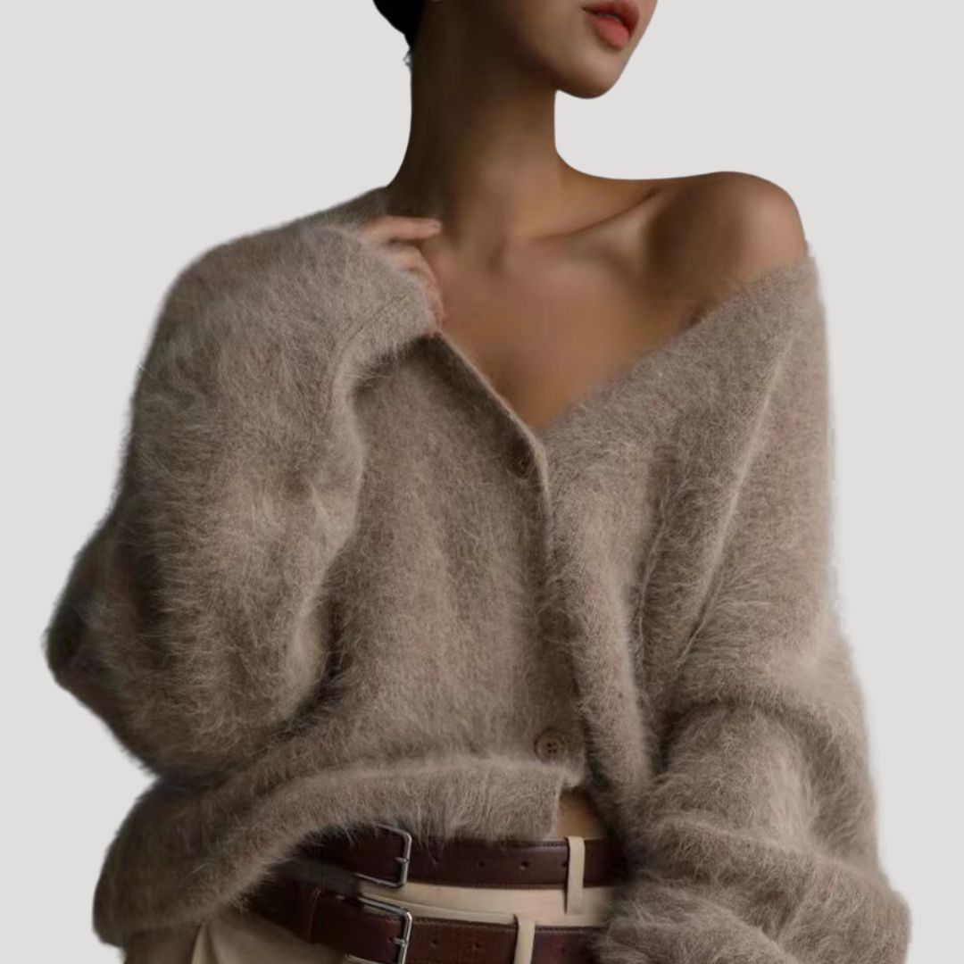 Dam stickad kofta med v ringning och knappar