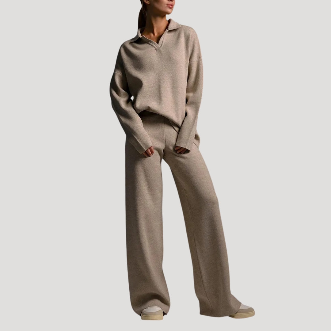 Dam stickat set med tröja och byxor