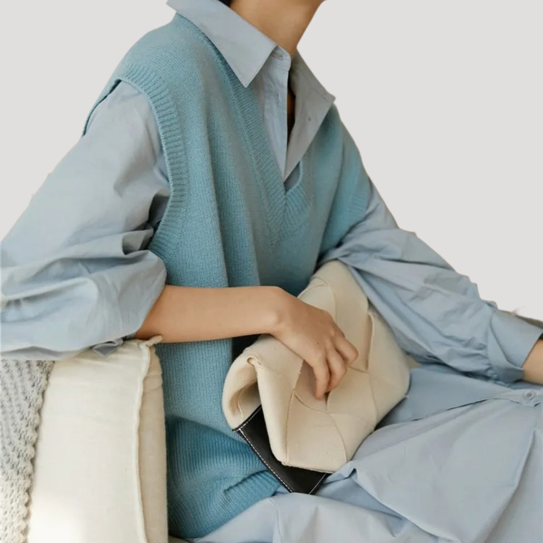 Dam stickad väst med v ringning