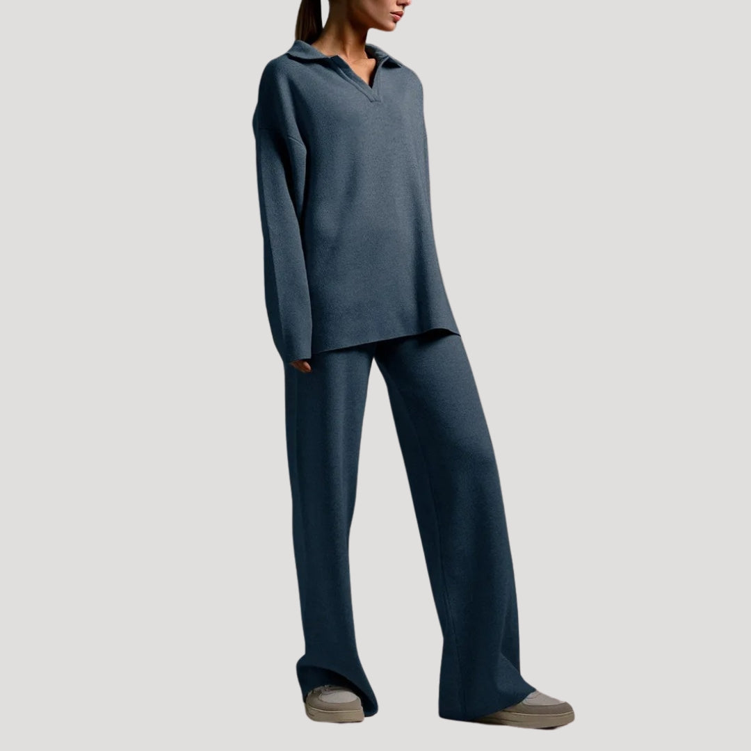 Dam stickat set med tröja och byxor