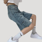 Dam jeansshorts i bermudamodell med rå kant