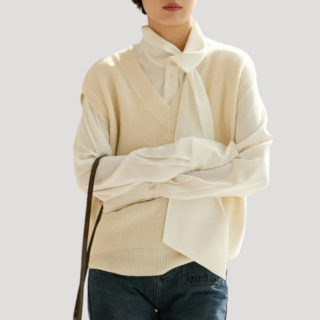 Dam stickad väst med v ringning