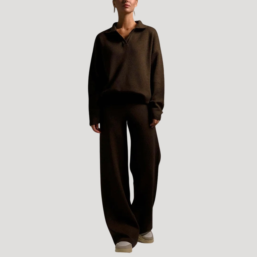 Dam stickat set med tröja och byxor