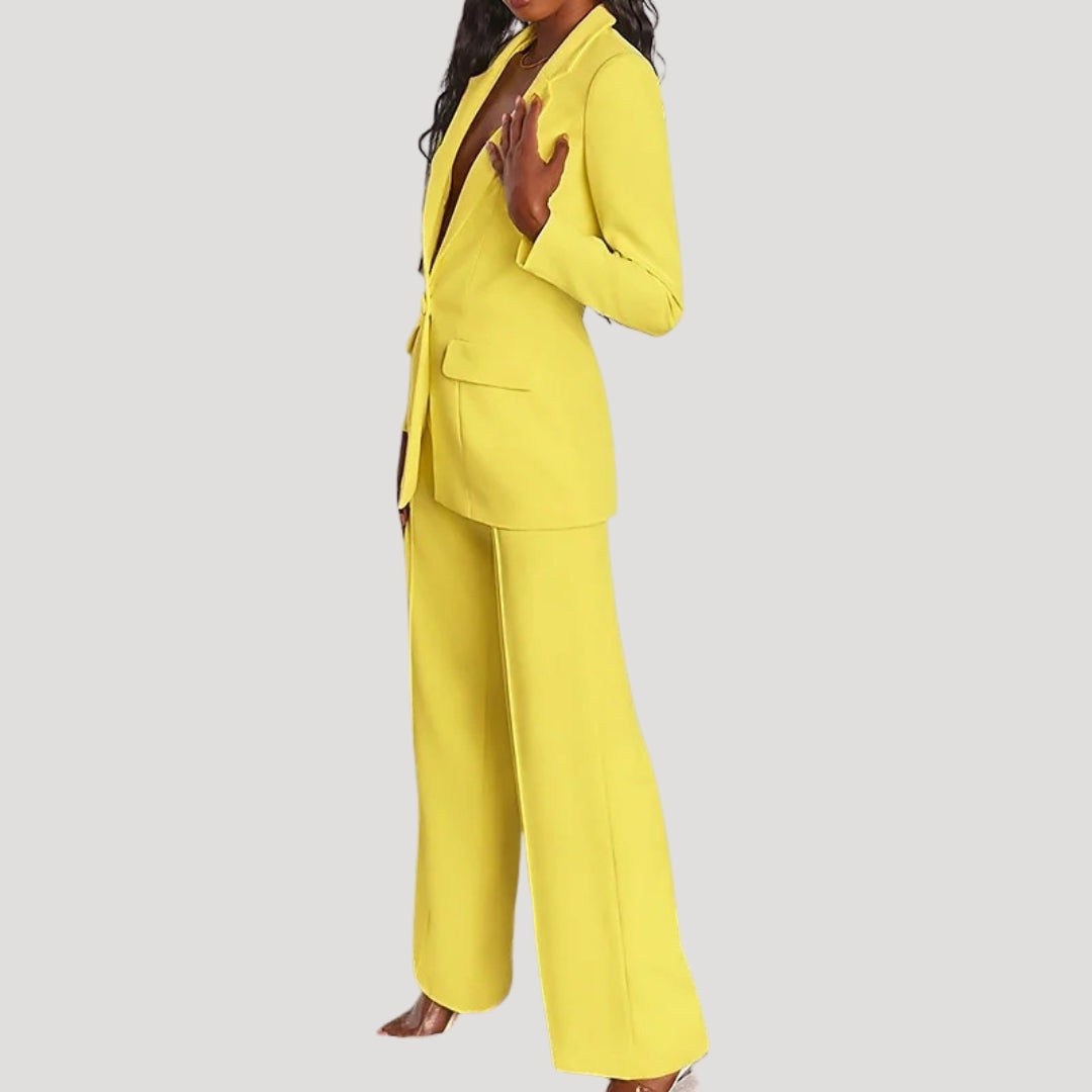 Dam kostym med kavaj och raka byxor