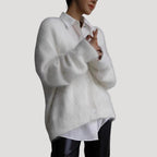 Dam stickad kofta med v ringning och knappar