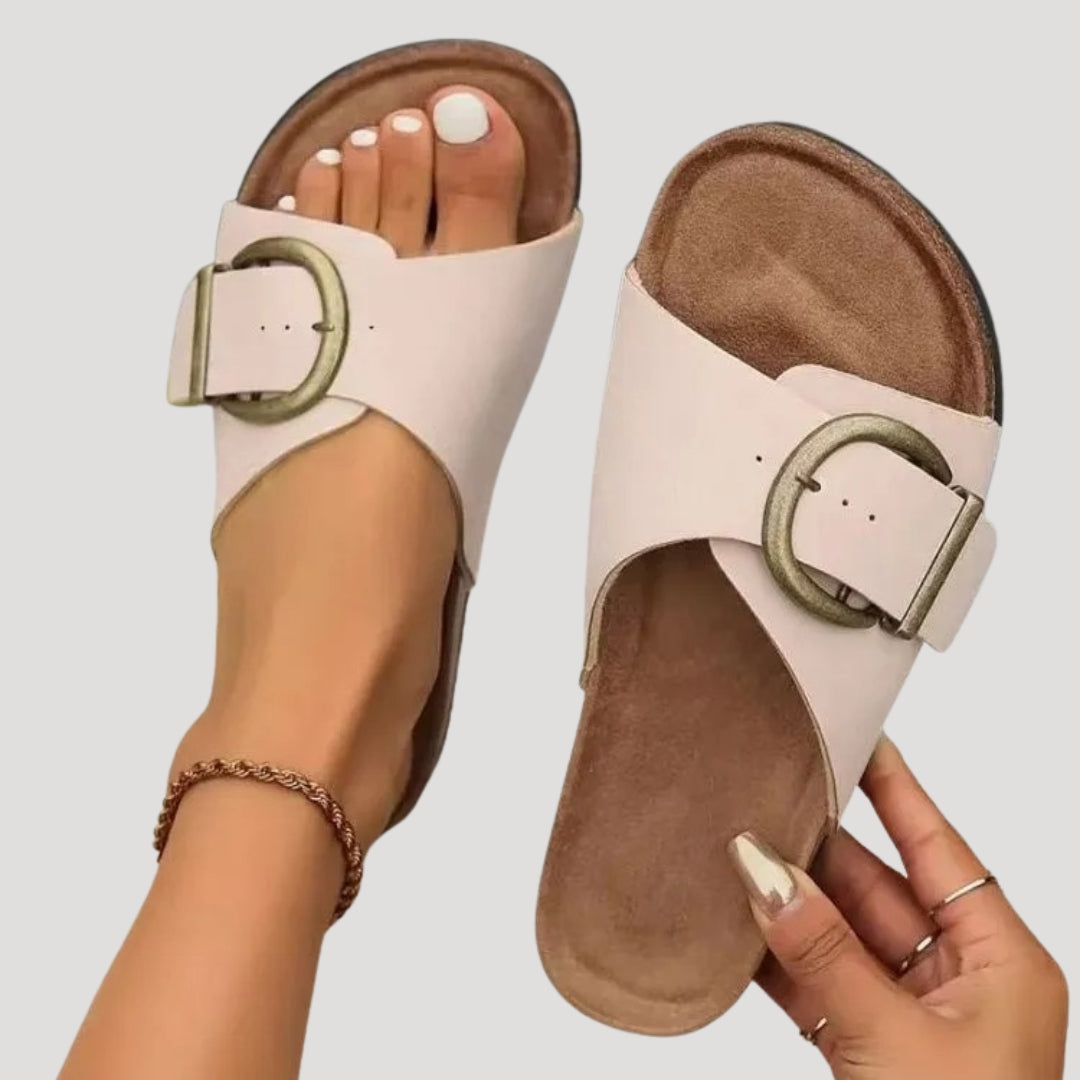 Dam platta slip in sandaler med stort spänne
