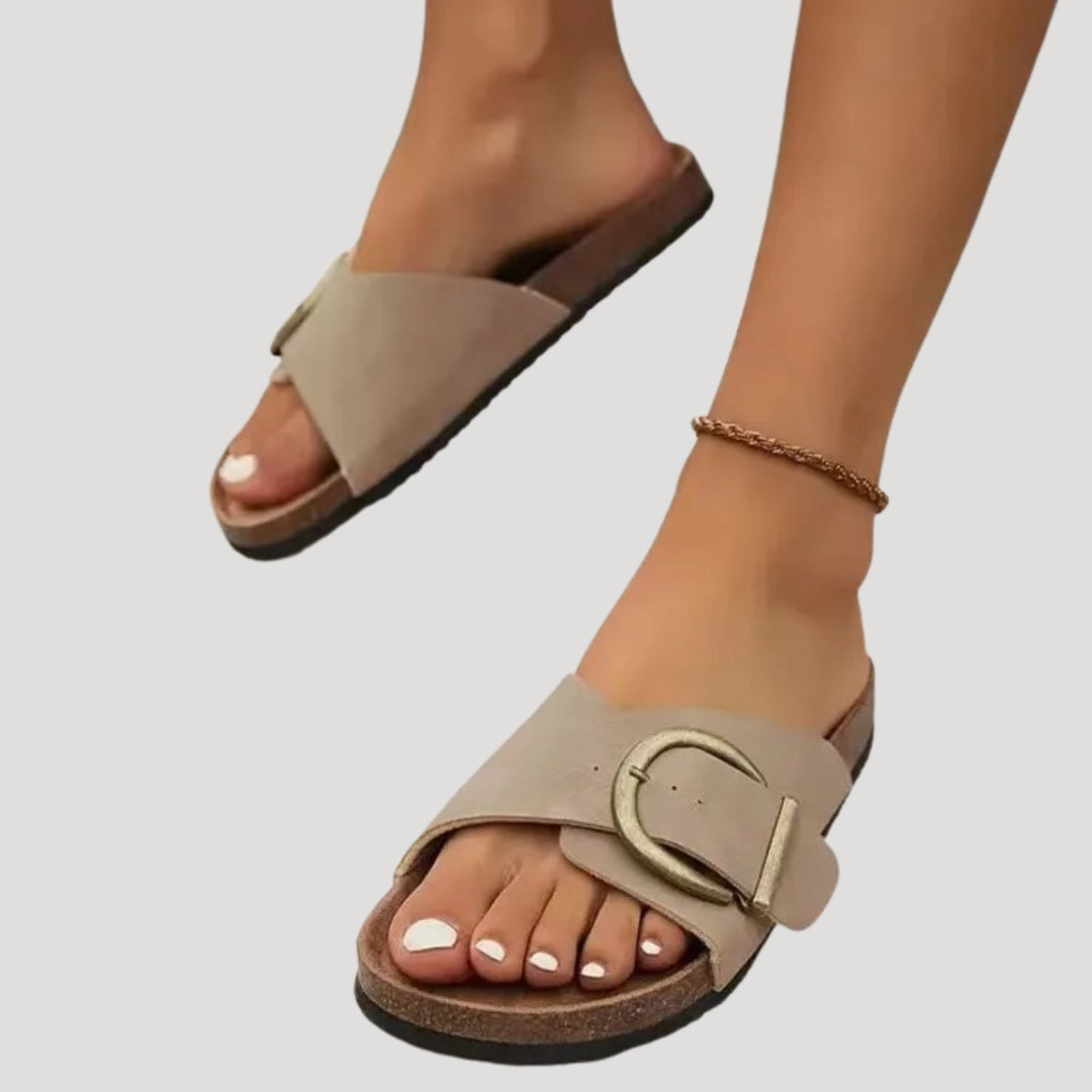 Dam platta slip in sandaler med stort spänne