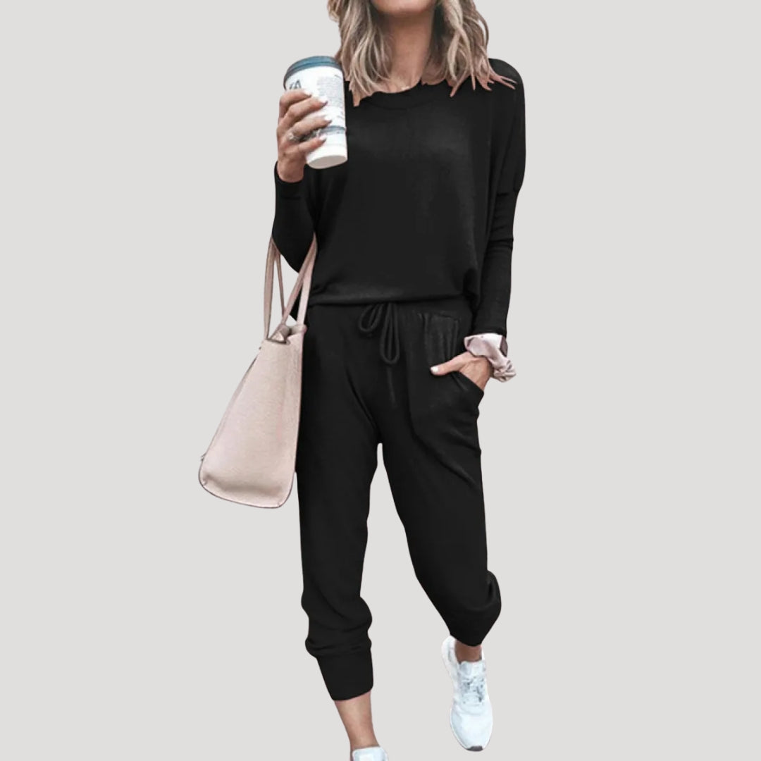 Dam mjukisset med långärmad topp och byxor