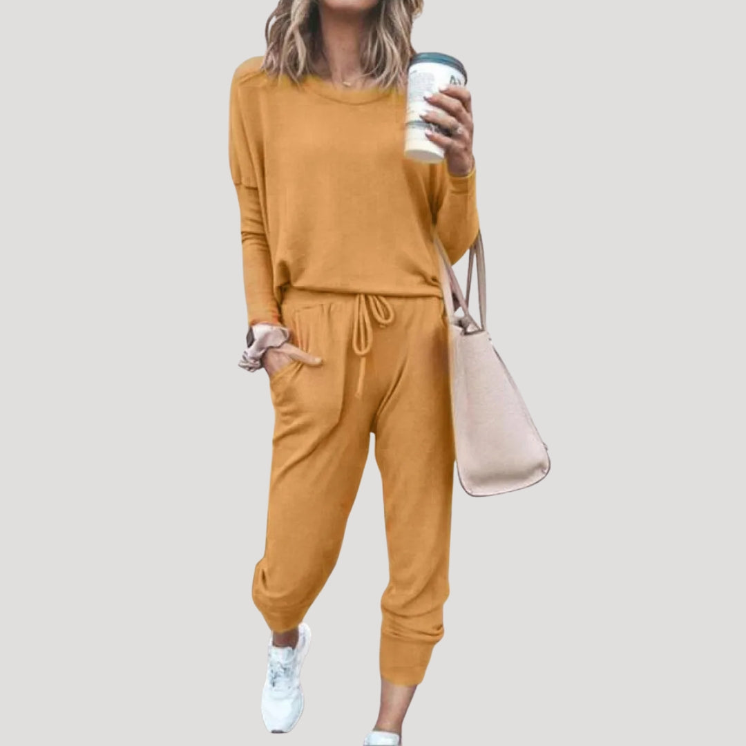 Dam mjukisset med långärmad topp och byxor