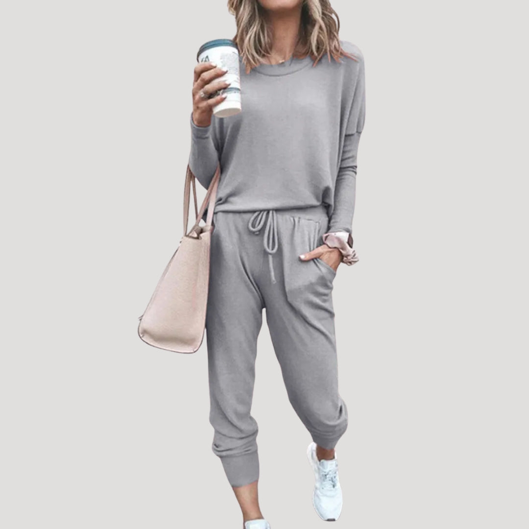 Dam mjukisset med långärmad topp och byxor