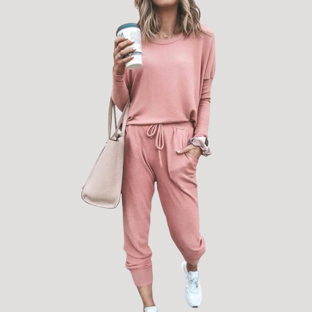 Dam mjukisset med långärmad topp och byxor