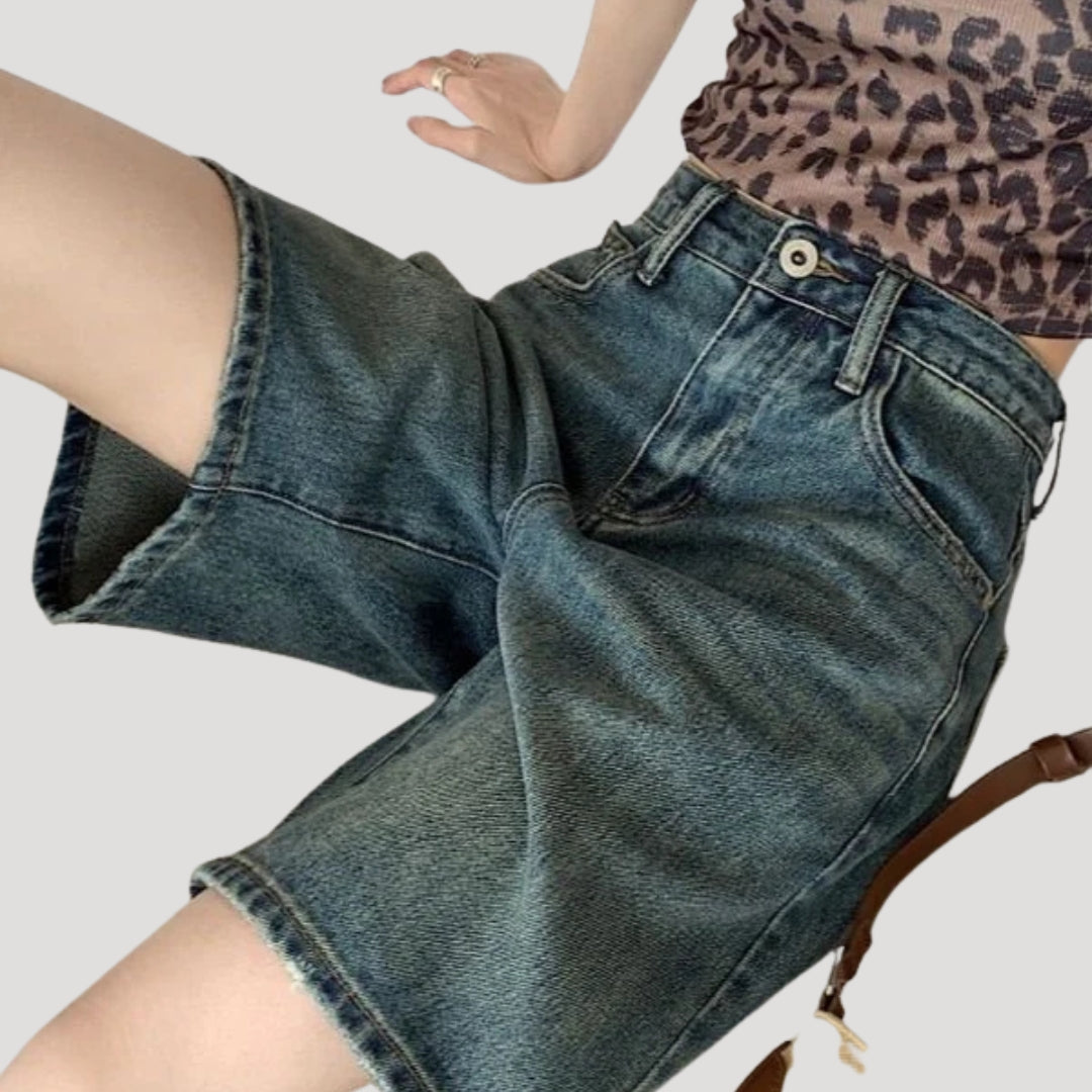 Dam jeansshorts i knälång modell med hög midja