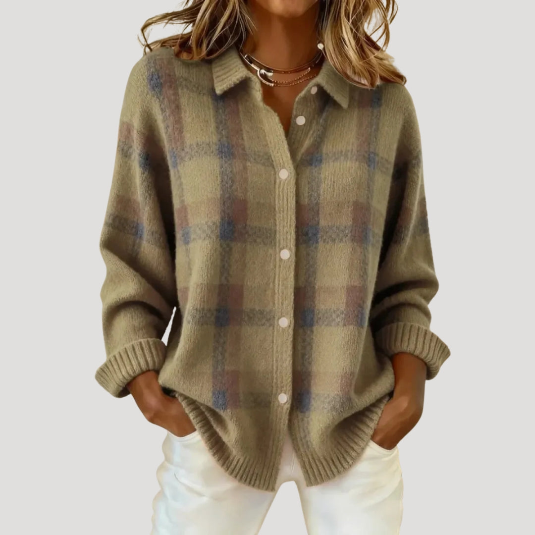 Dam stickad kofta med knappar och krage