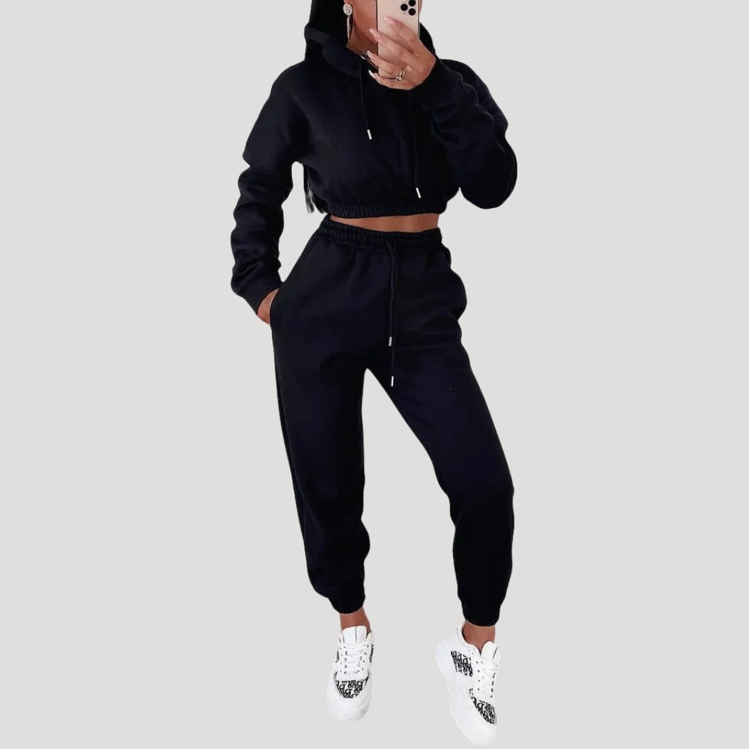 Dam mjukisset med croppad hoodie och byxa