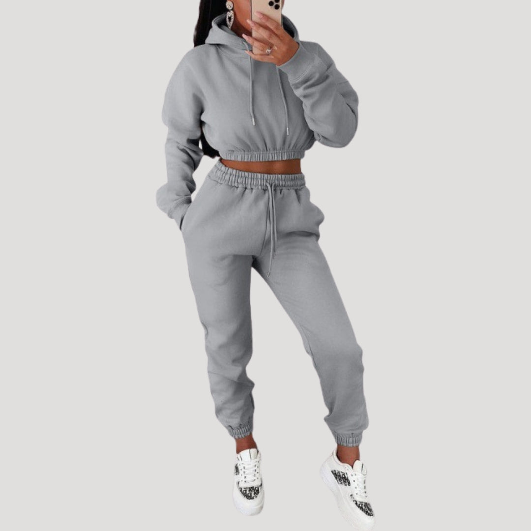 Dam mjukisset med croppad hoodie och byxa