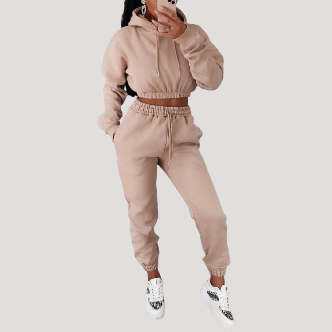 Dam mjukisset med croppad hoodie och byxa