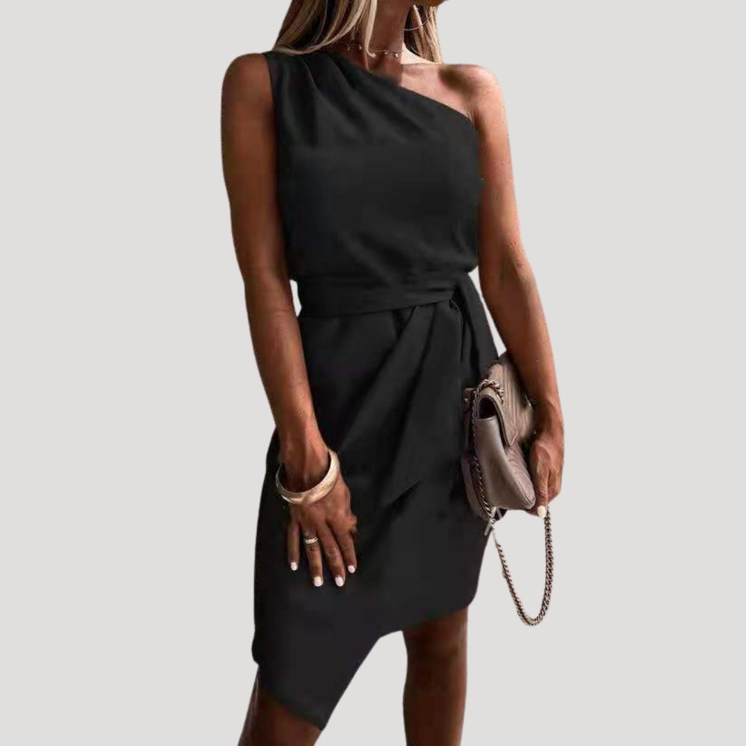 Dam enaxlad omlottklänning i midilängd