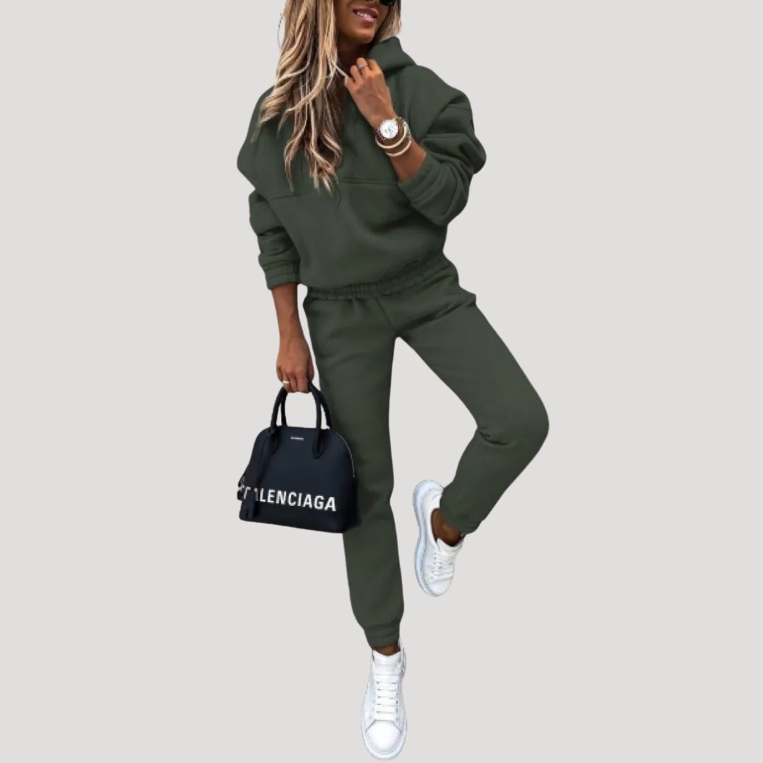 Dam mjukisset med hoodie och byxor