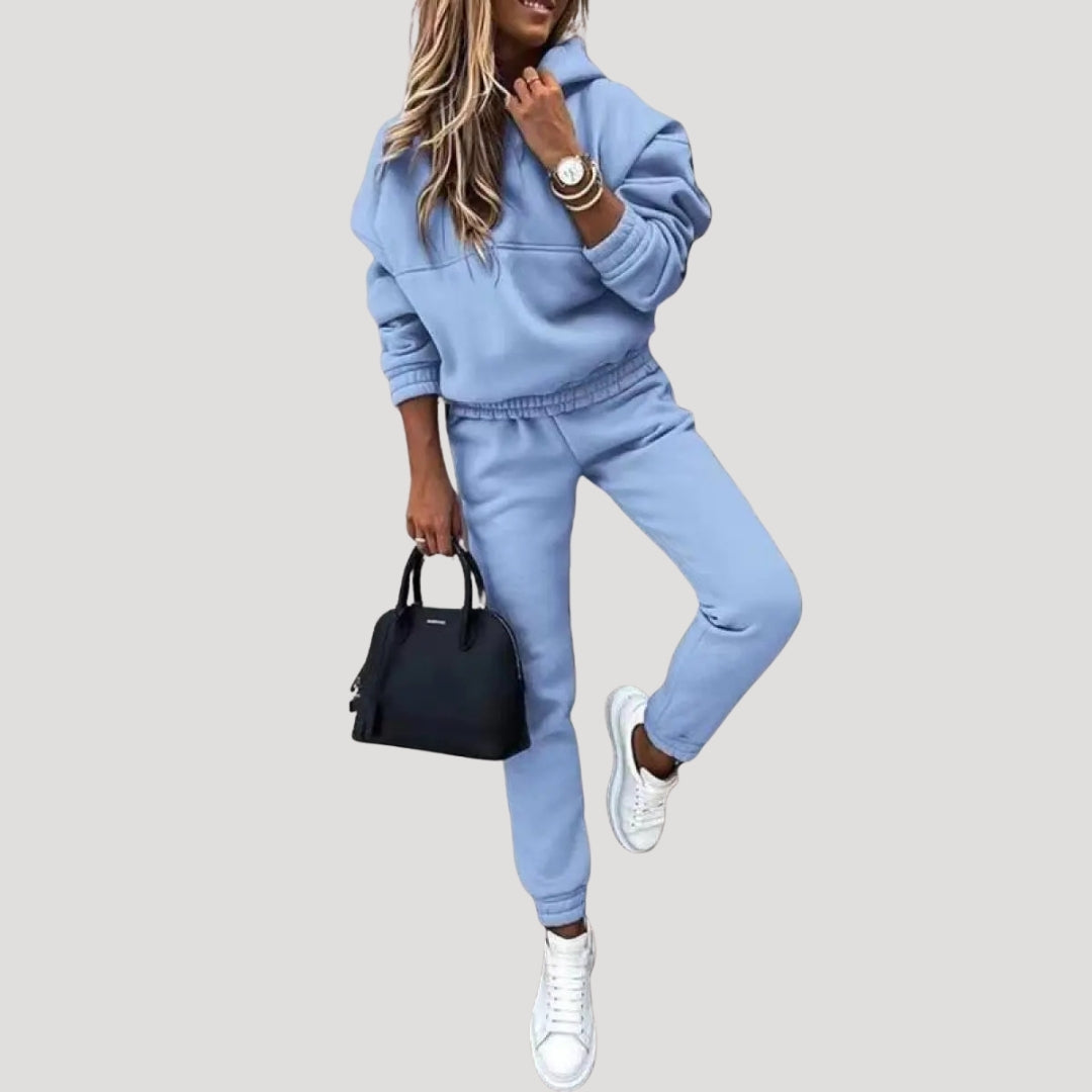 Dam mjukisset med hoodie och byxor