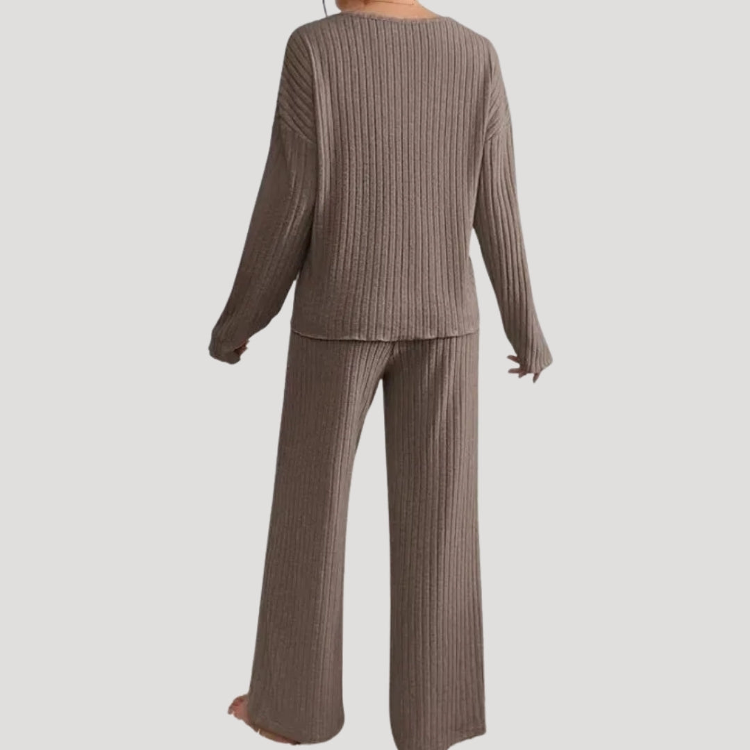 Dam stickat tvådelat set med ribbad struktur