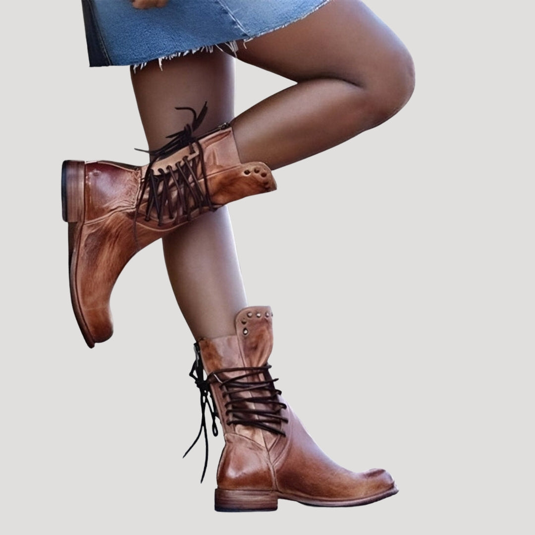 Dam låga ankelboots i skinn med snörning