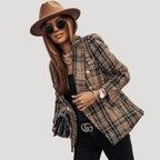 Dam rutig kavaj tweed elegant vårjacka stilren design
