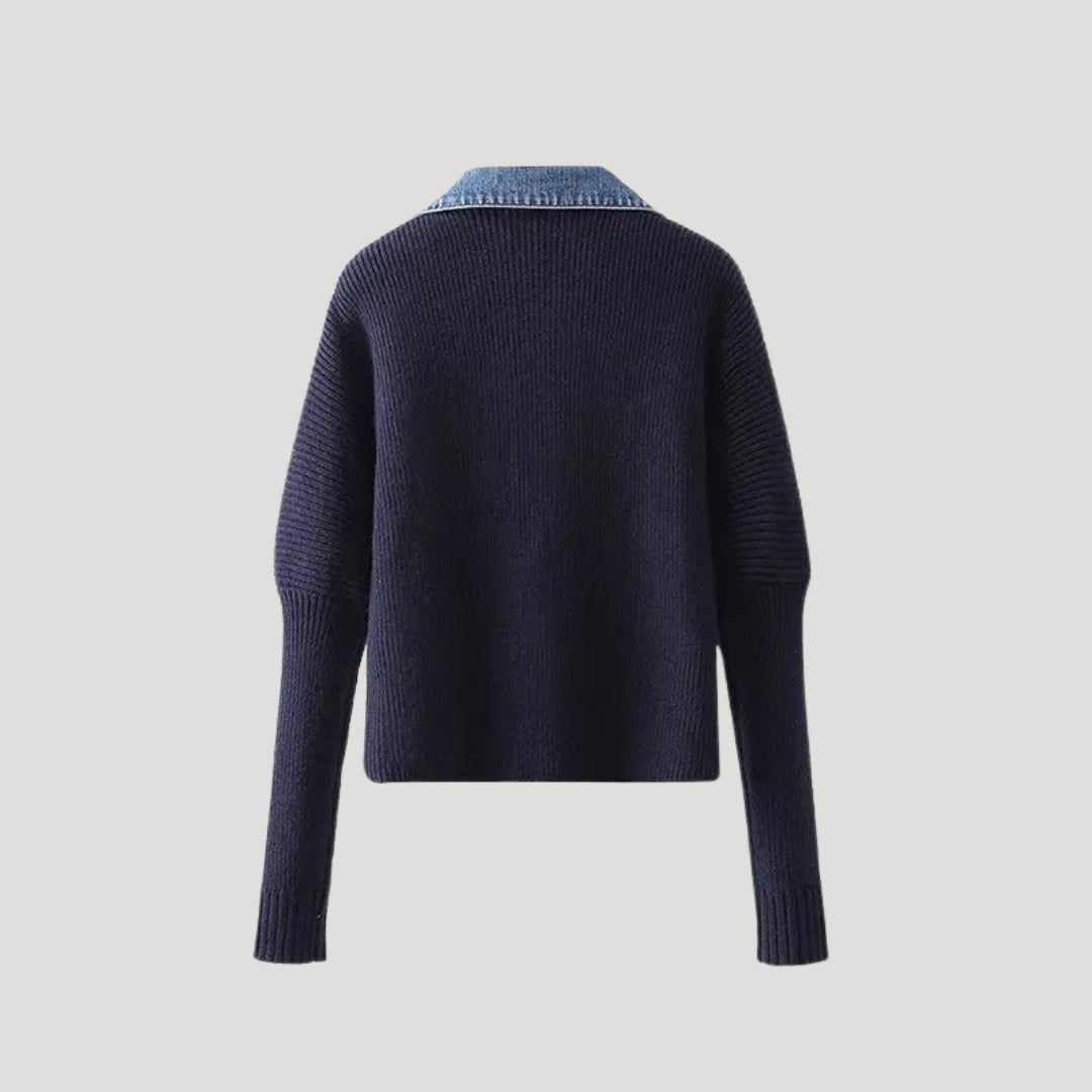 Kofta dam – mörkblå stickad cardigan med denimdetaljer