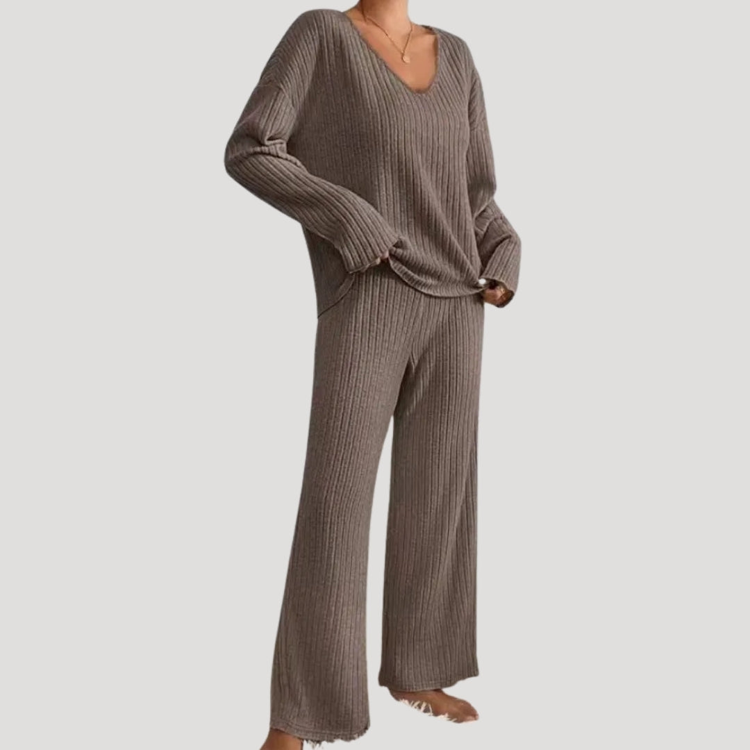 Dam stickat tvådelat set med ribbad struktur