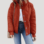 Lätt vadderad quiltad bomberjacka i olivgrön med dragkedja. 5