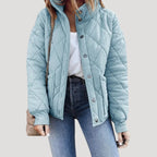 Lätt vadderad bomberjacka i grön med quiltad design. 6